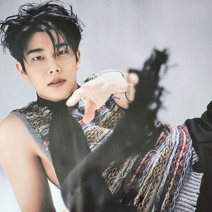 Behind-the-scenes cut of MJ (ASTRO)