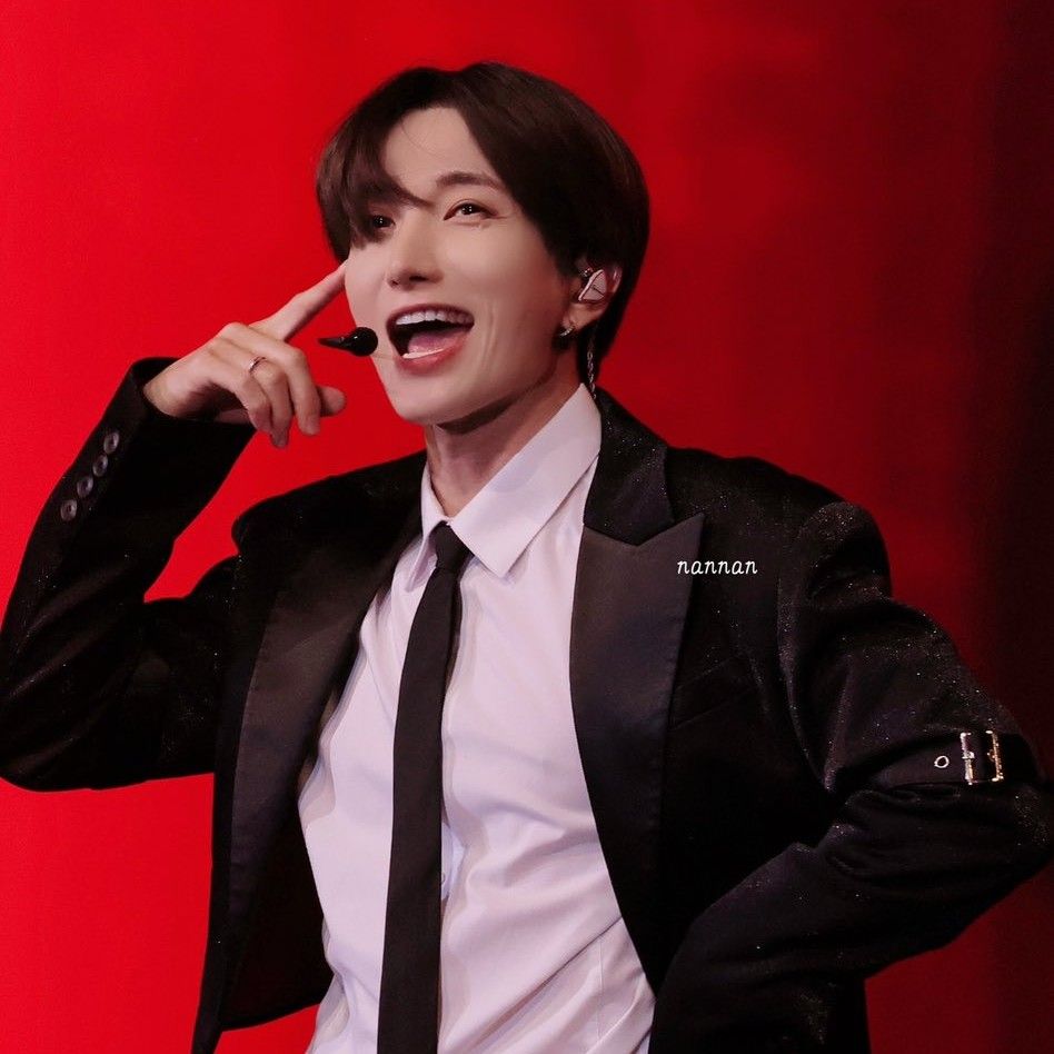 A moment captured by Leeteuk (Super Junior)'s fan