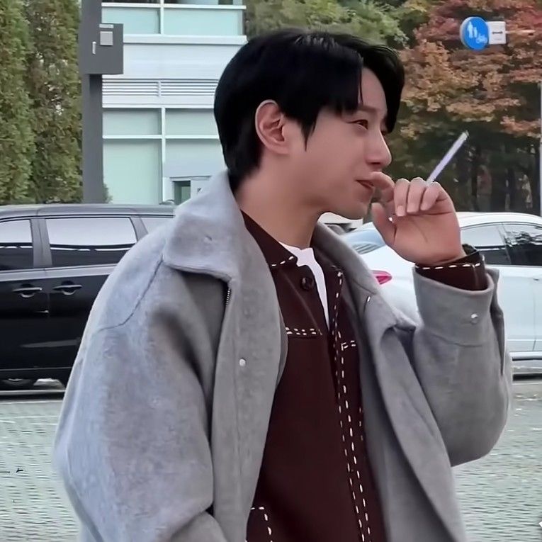 Behind-the-scenes cut of Hwang Chiyeol