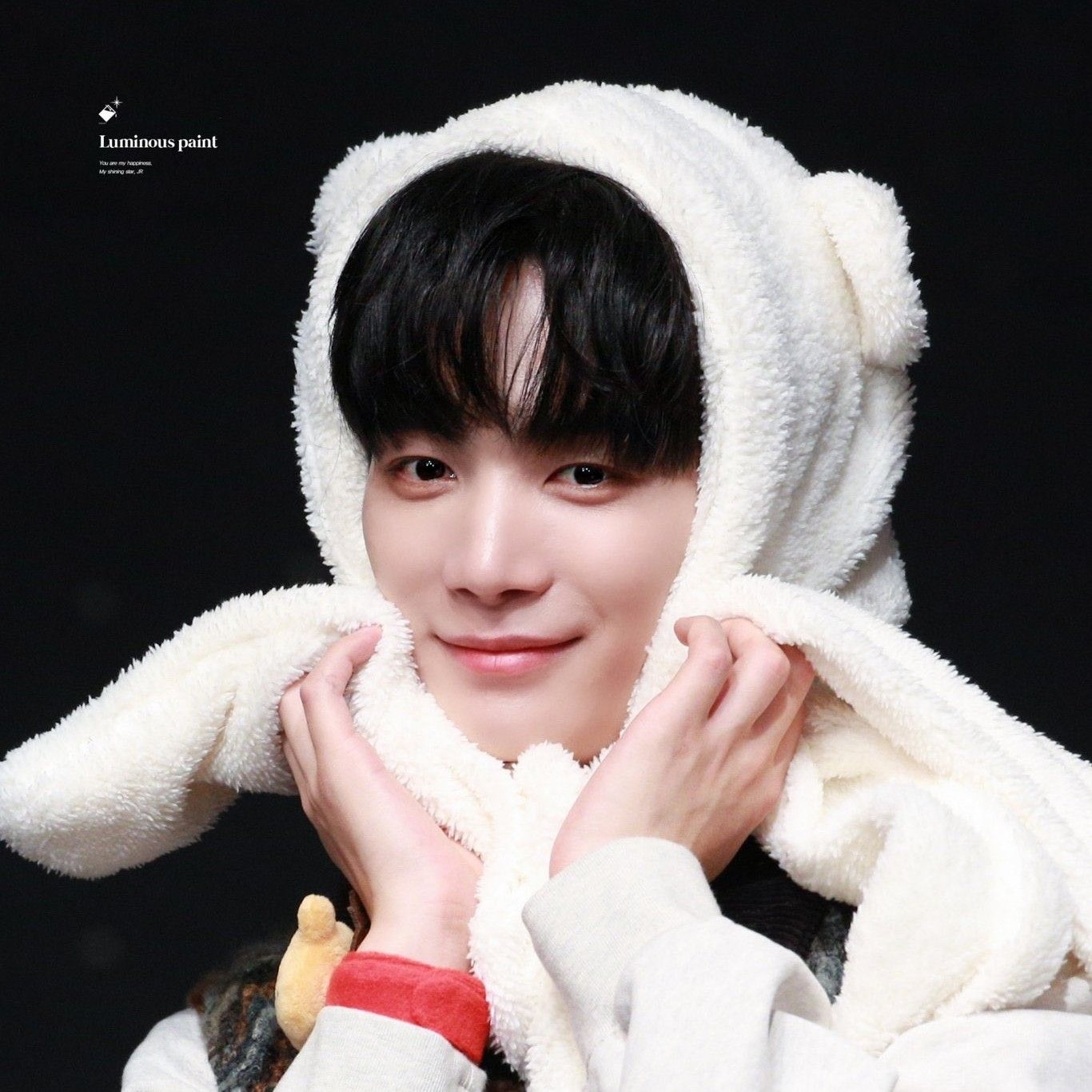 Behind-the-scenes cut of Kim Jonghyeon