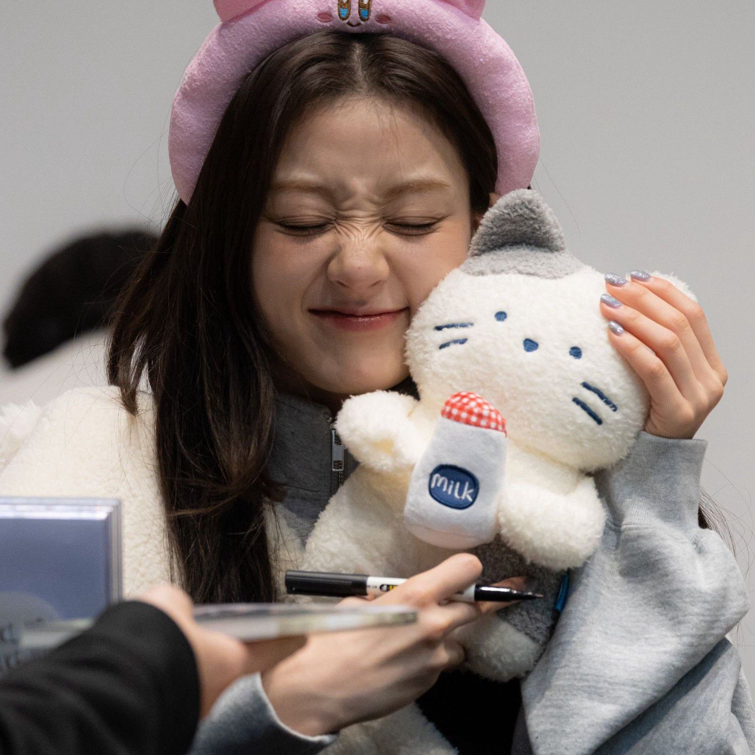Momen yang diabadikan oleh penggemar Jihyo (TWICE)