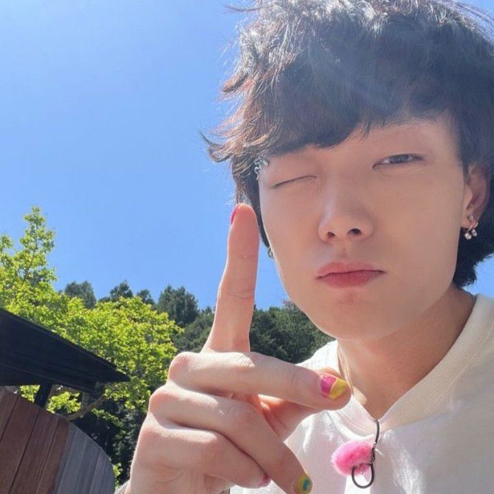 Recent activity shot of BOBBY (iKON)