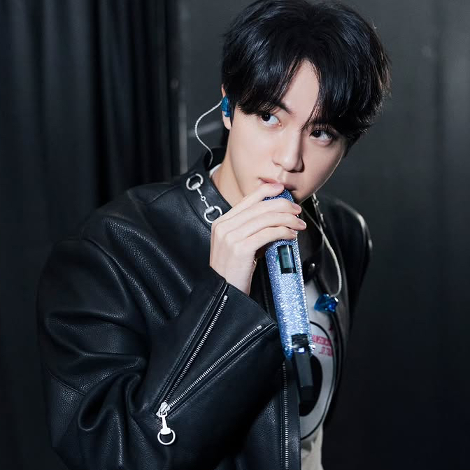 Foto aktivitas terbaru Jin (BTS)