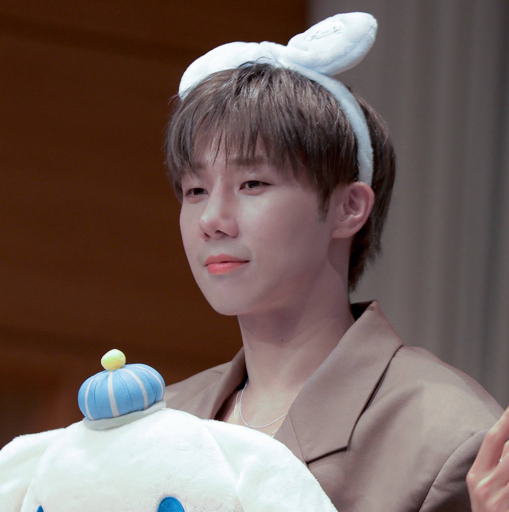 Latest photo of Sungkyu (INFINITE)