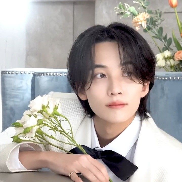 Recent activity shot of Jeonghan (SEVENTEEN)