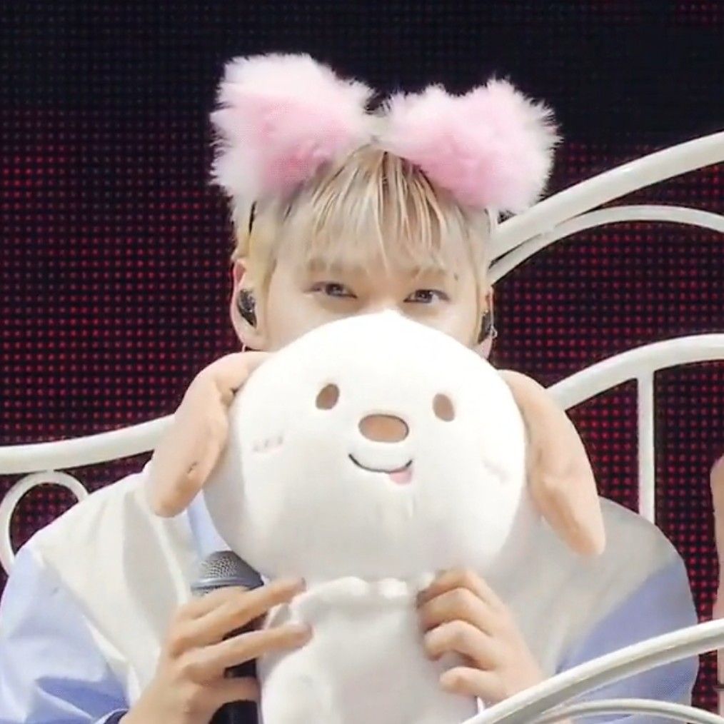Recent activity shot of Eunseok (RIIZE)