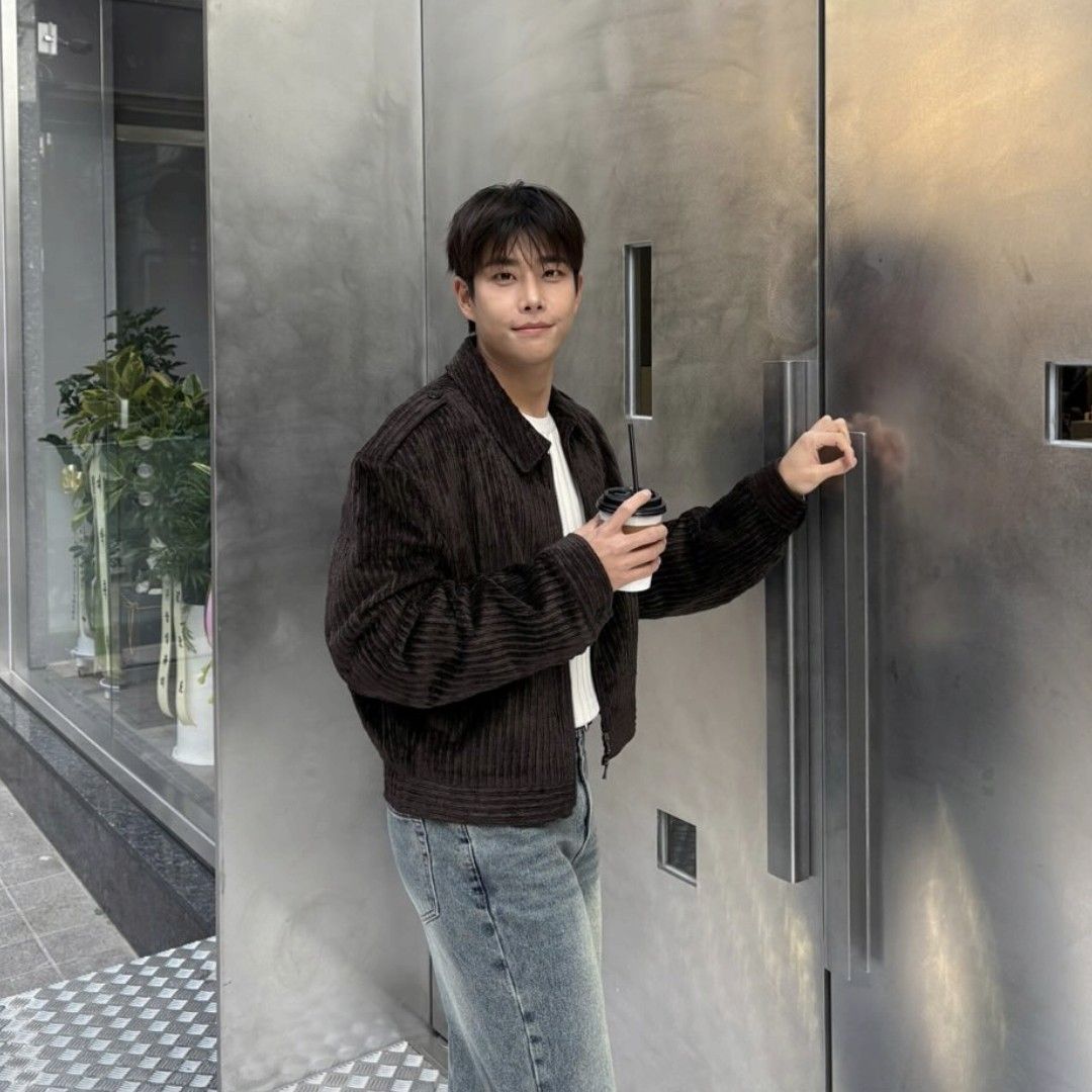 Latest photo of MJ (ASTRO)