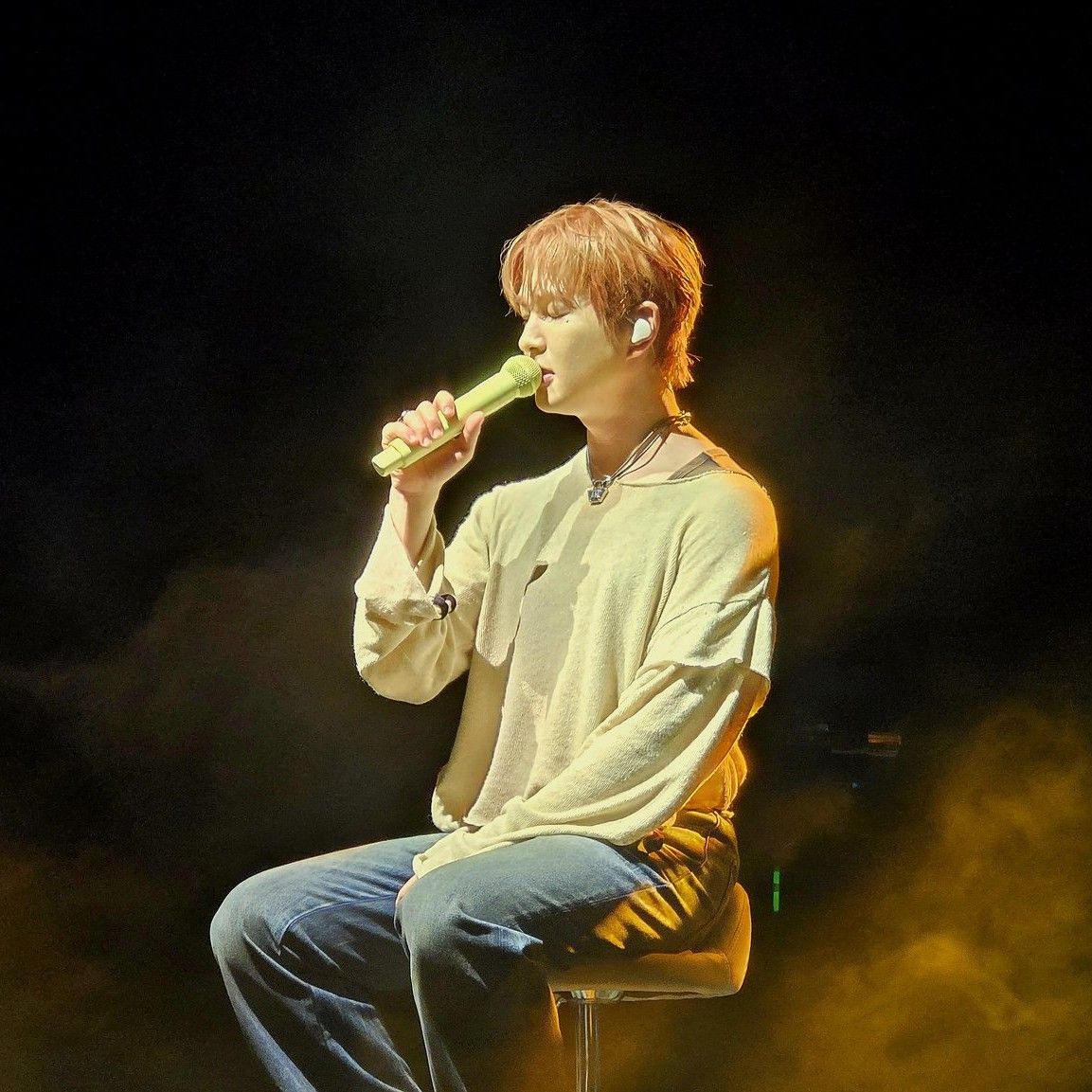 Behind-the-scenes cut of Onew (SHINee)