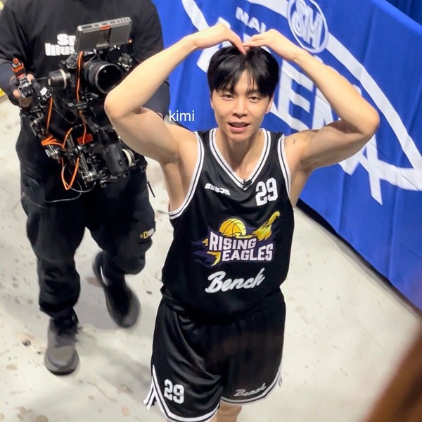 Signature photo of Johnny (NCT 127) capturing their charm