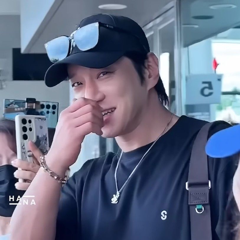 Latest photo of Hwang Chiyeol