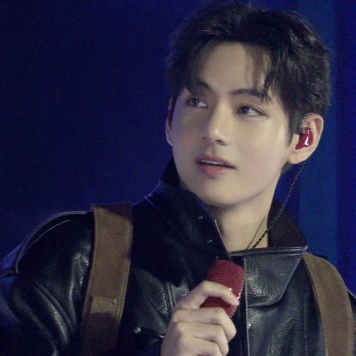 A moment captured by V (BTS)'s fan