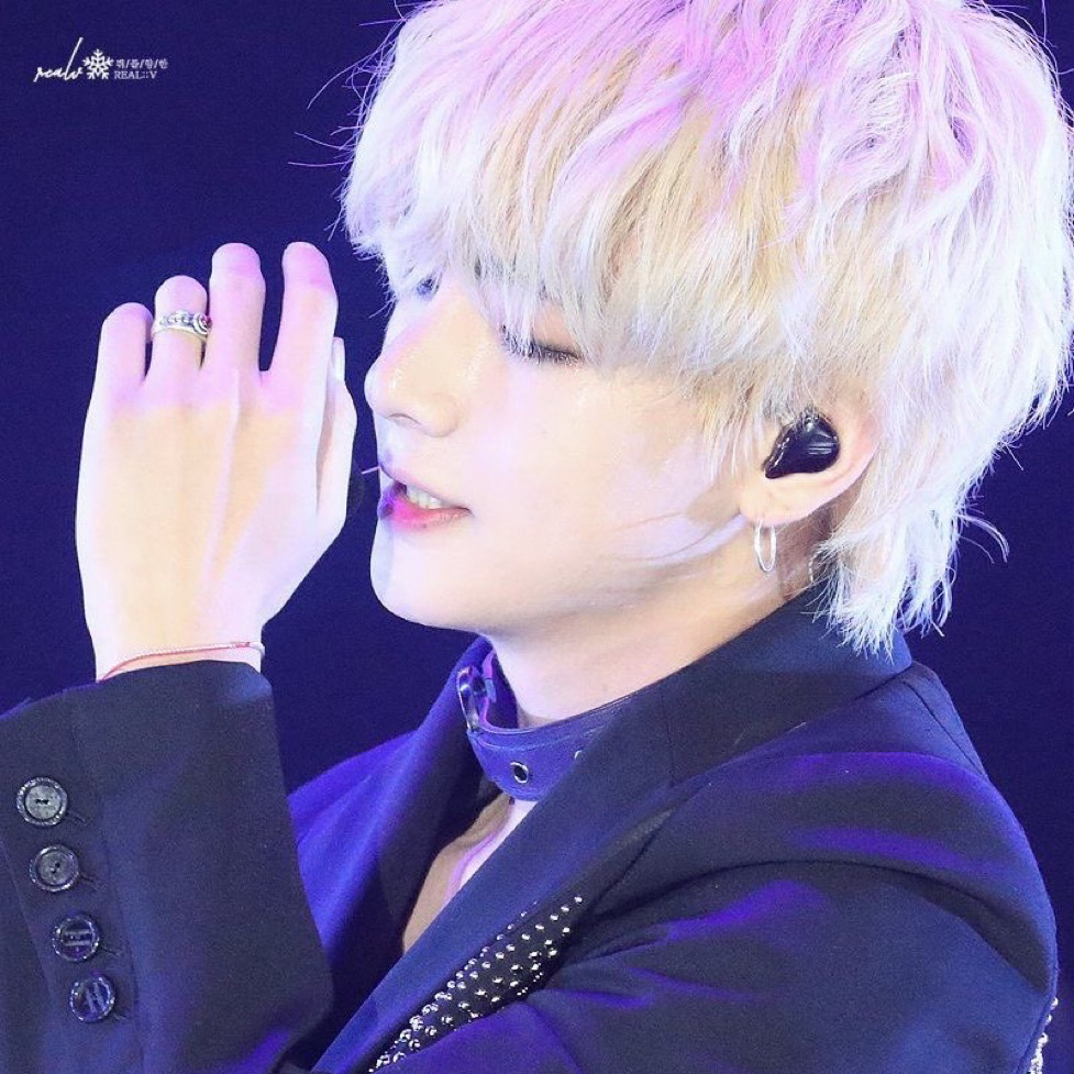 뷔 (방탄소년단)의 비하인드 컷