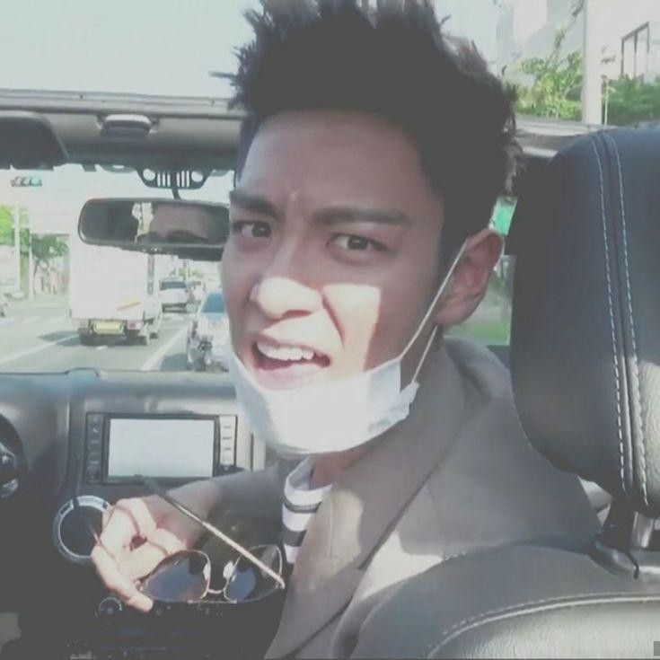 A moment captured by T.O.P's fan