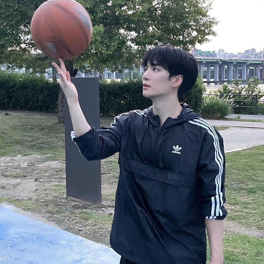 Recent activity shot of Kim Jonghyeon