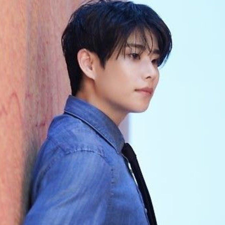 A moment captured by MJ (ASTRO)'s fan