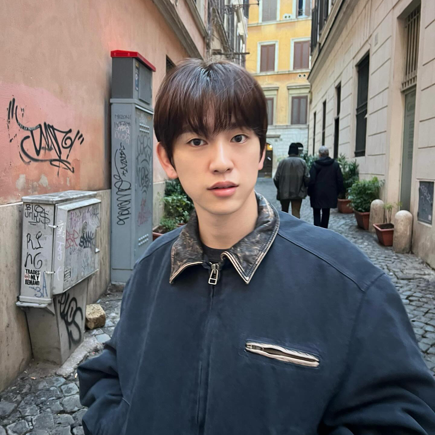 Potret di balik layar Jinyoung (GOT7)