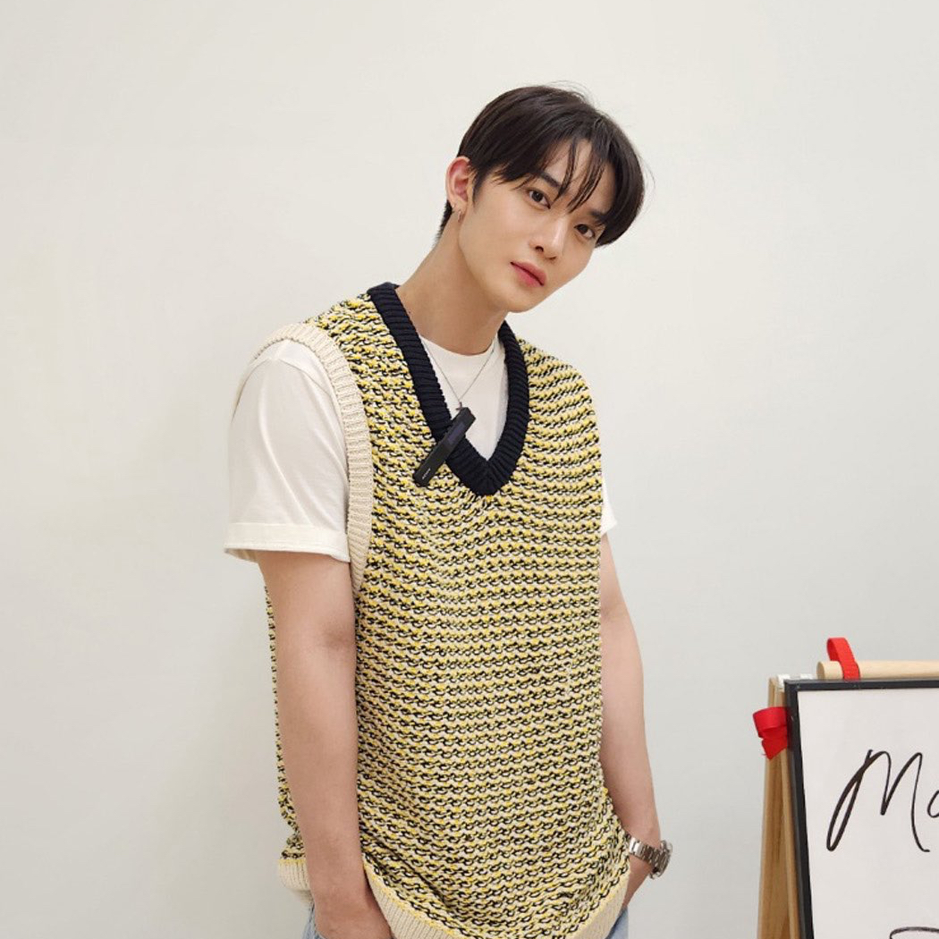 Behind-the-scenes cut of Bae Jinyoung