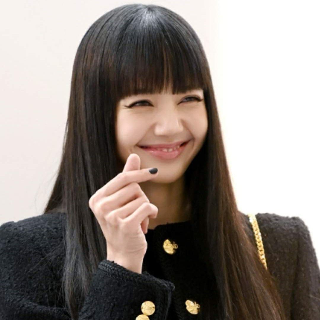 Foto aktivitas terbaru Lisa (BLACKPINK)