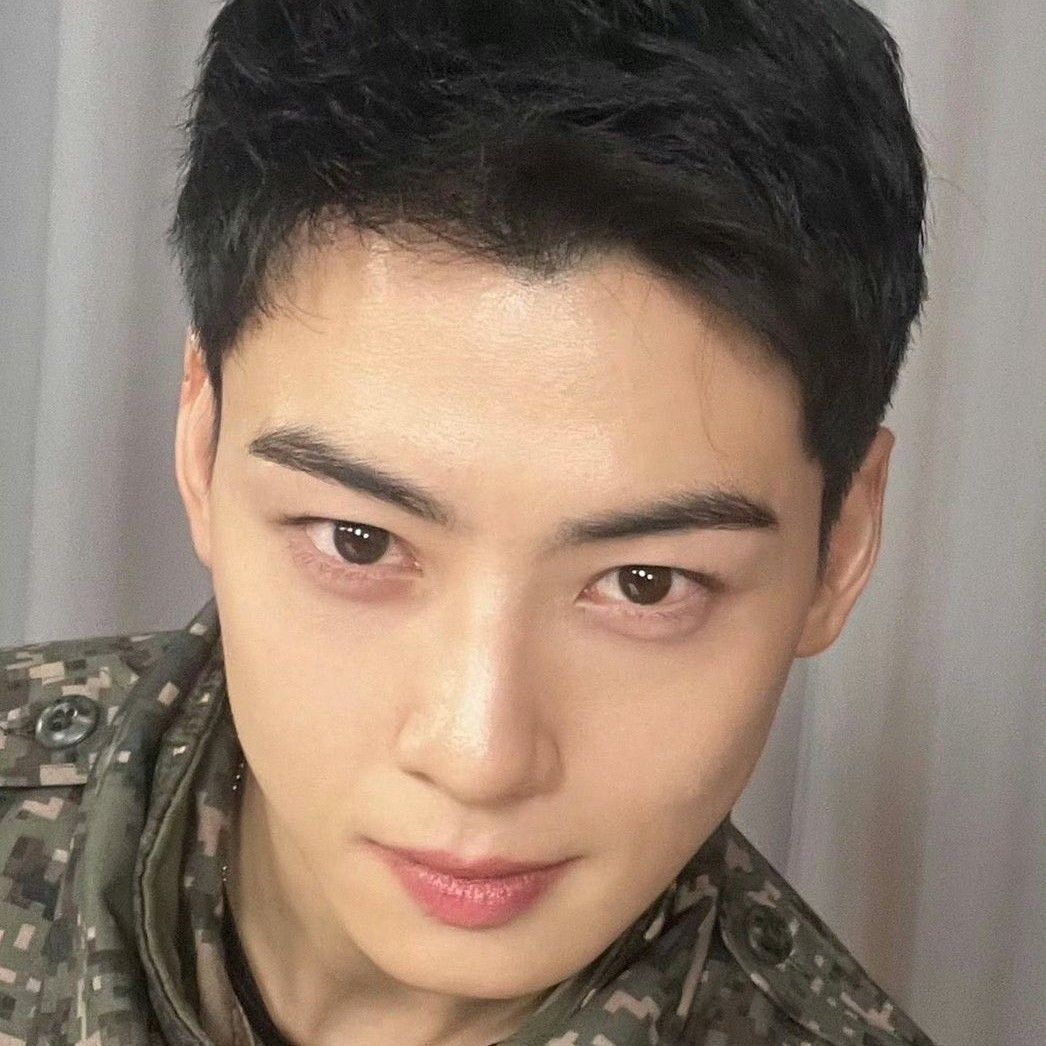 Latest photo of Eunwoo (ASTRO)