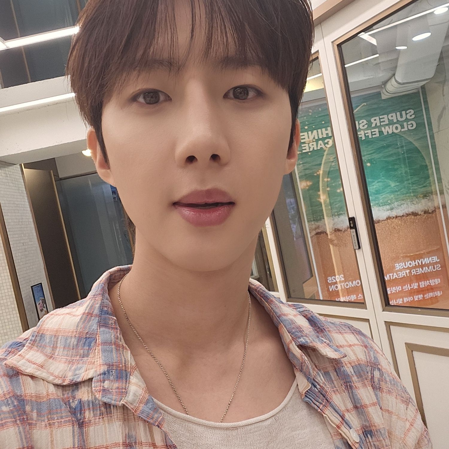 Recent activity shot of Hui (PENTAGON)