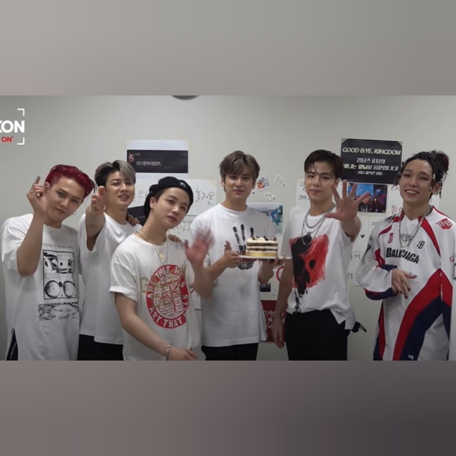 Latest photo of iKON