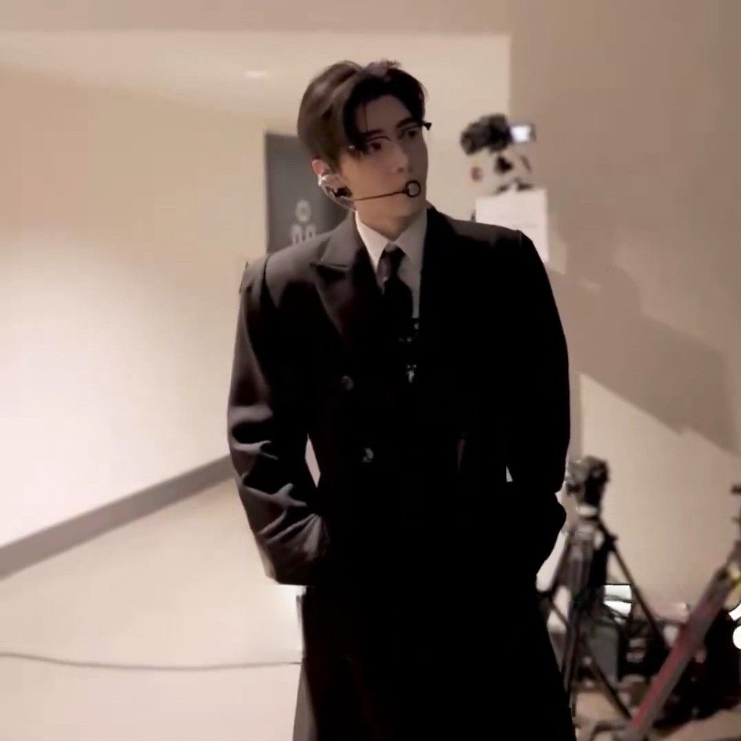 Latest photo of Sunghoon (ENHYPEN)