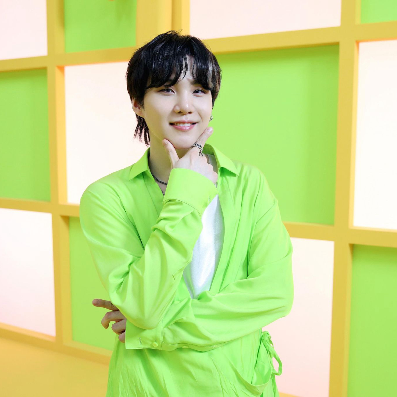 Foto aktivitas terbaru SUGA (BTS)