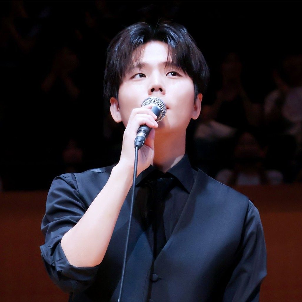 A moment captured by Jung Seunghwan's fan