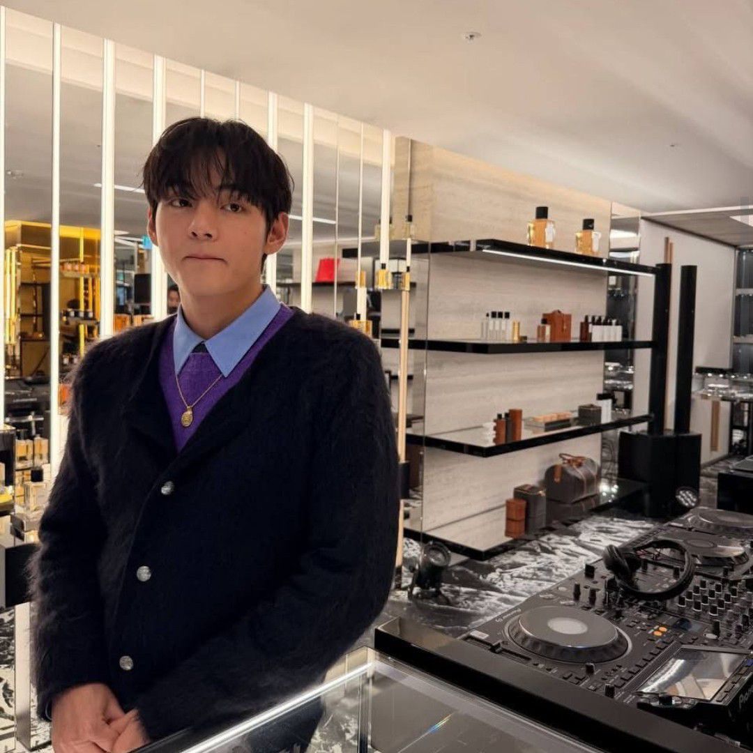 뷔 (방탄소년단)의 비하인드 컷