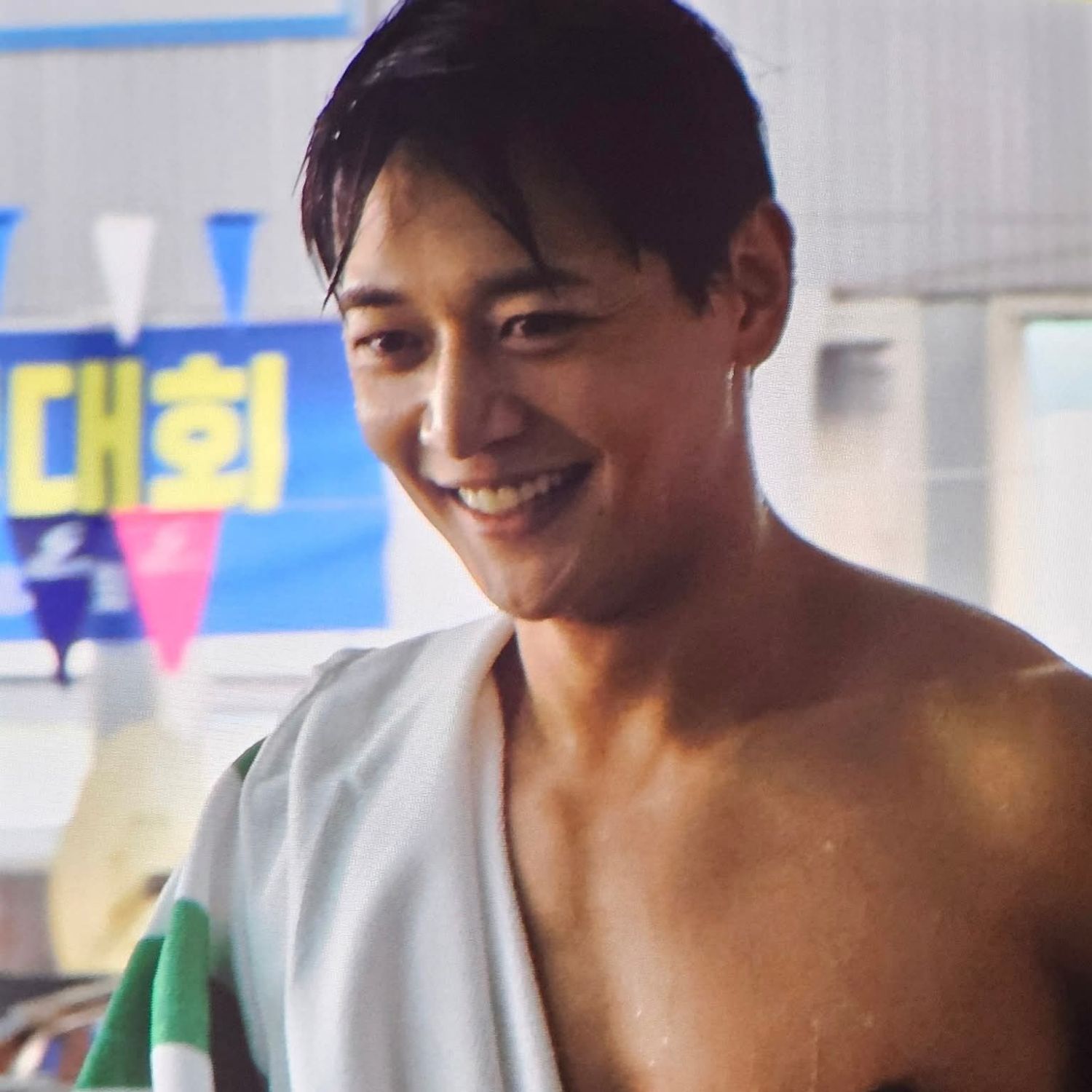 Behind-the-scenes cut of Minho (SHINee)