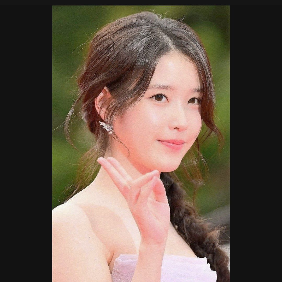 Behind-the-scenes cut of IU