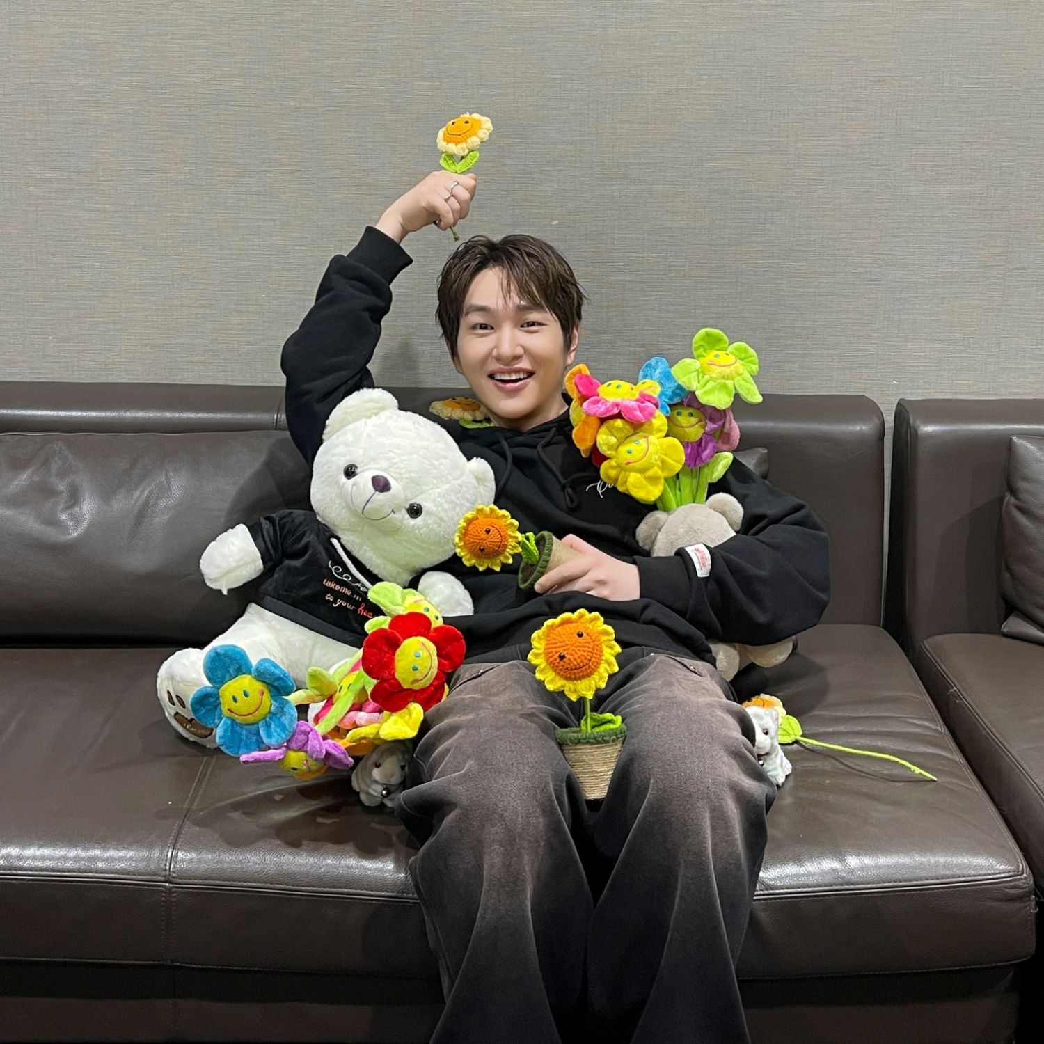 Behind-the-scenes cut of Onew (SHINee)