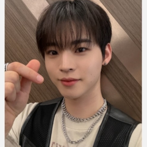 Latest photo of Hyojin (ONF)