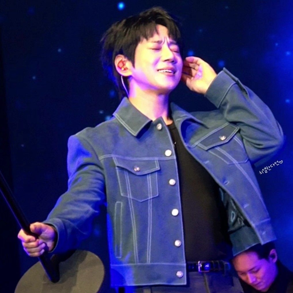 Behind-the-scenes cut of Hwang Chiyeol