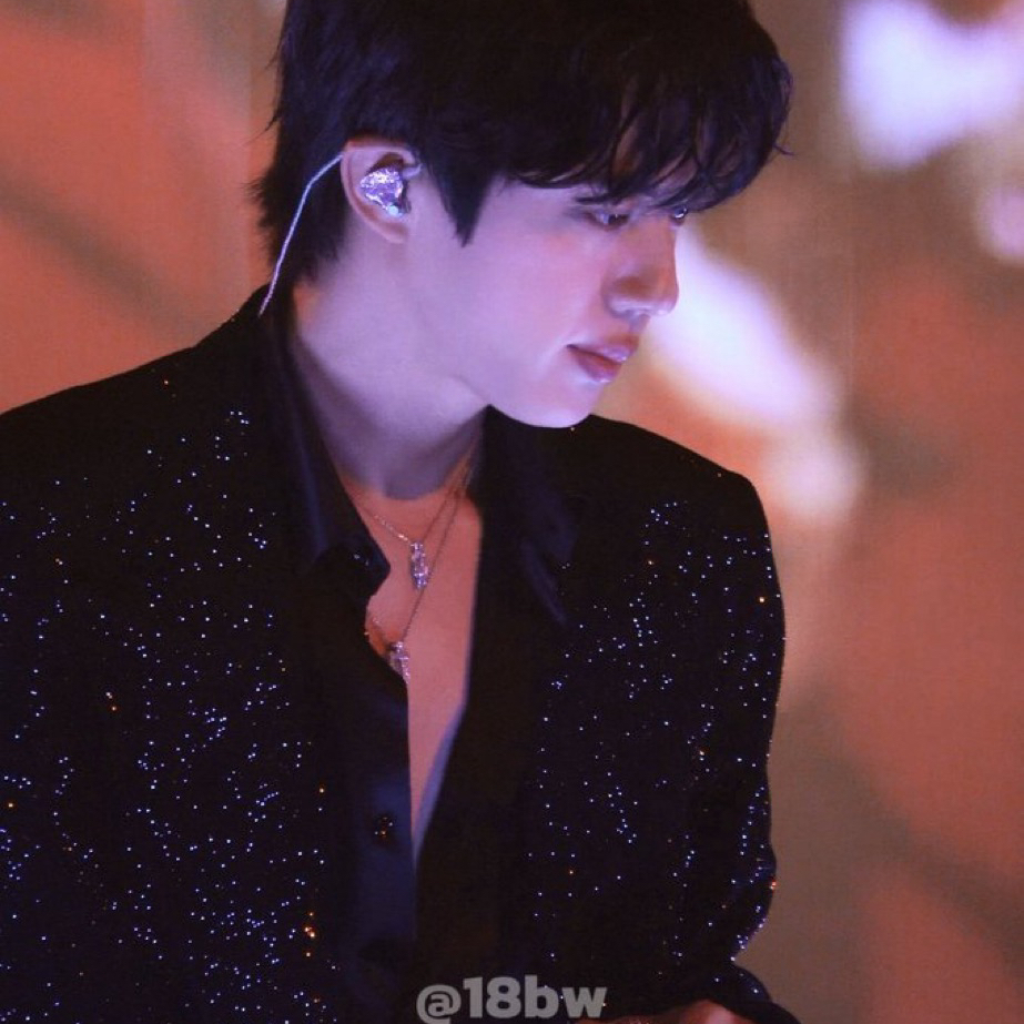 진 (방탄소년단) 최근 활동샷