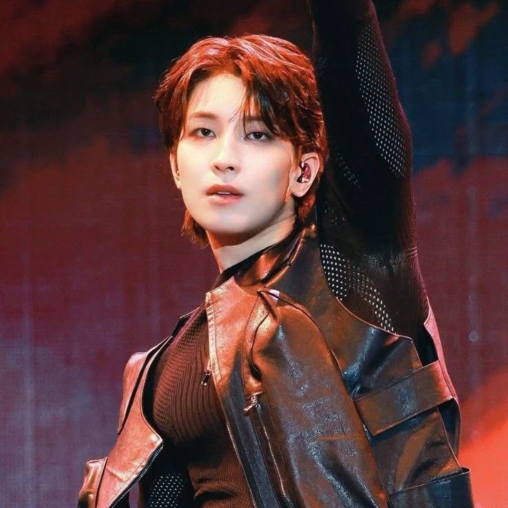 圓佑 (SEVENTEEN)的最新活動照片