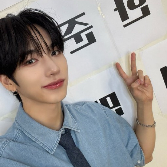 Behind-the-scenes cut of Hanjun (n.SSign)