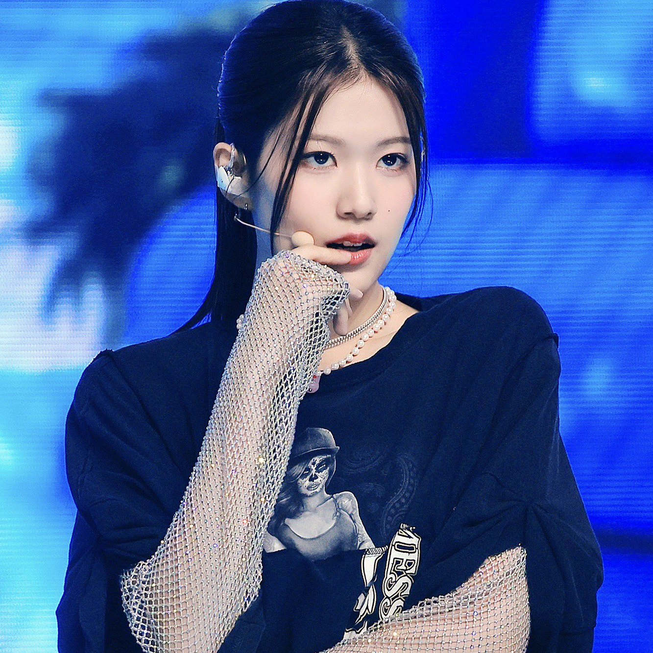 Behind-the-scenes cut of Yoon Jiyoon (izna)