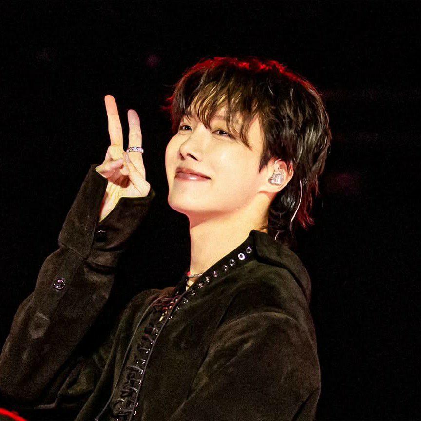 제이홉 (방탄소년단)의 최신 사진