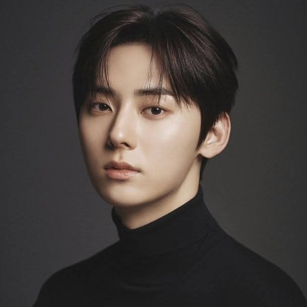 A moment captured by Hwang Minhyun's fan