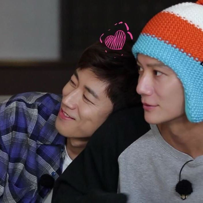 Recent activity shot of SECHSKIES