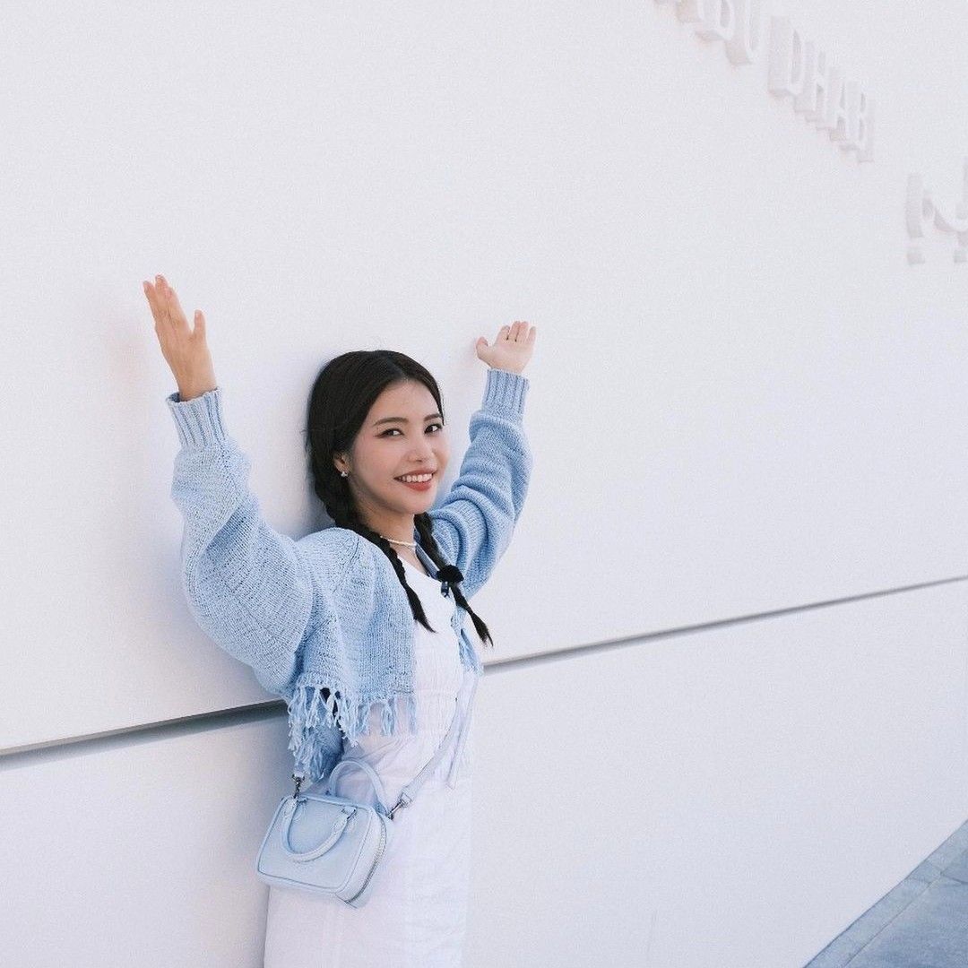 Latest photo of Solar (MAMAMOO)