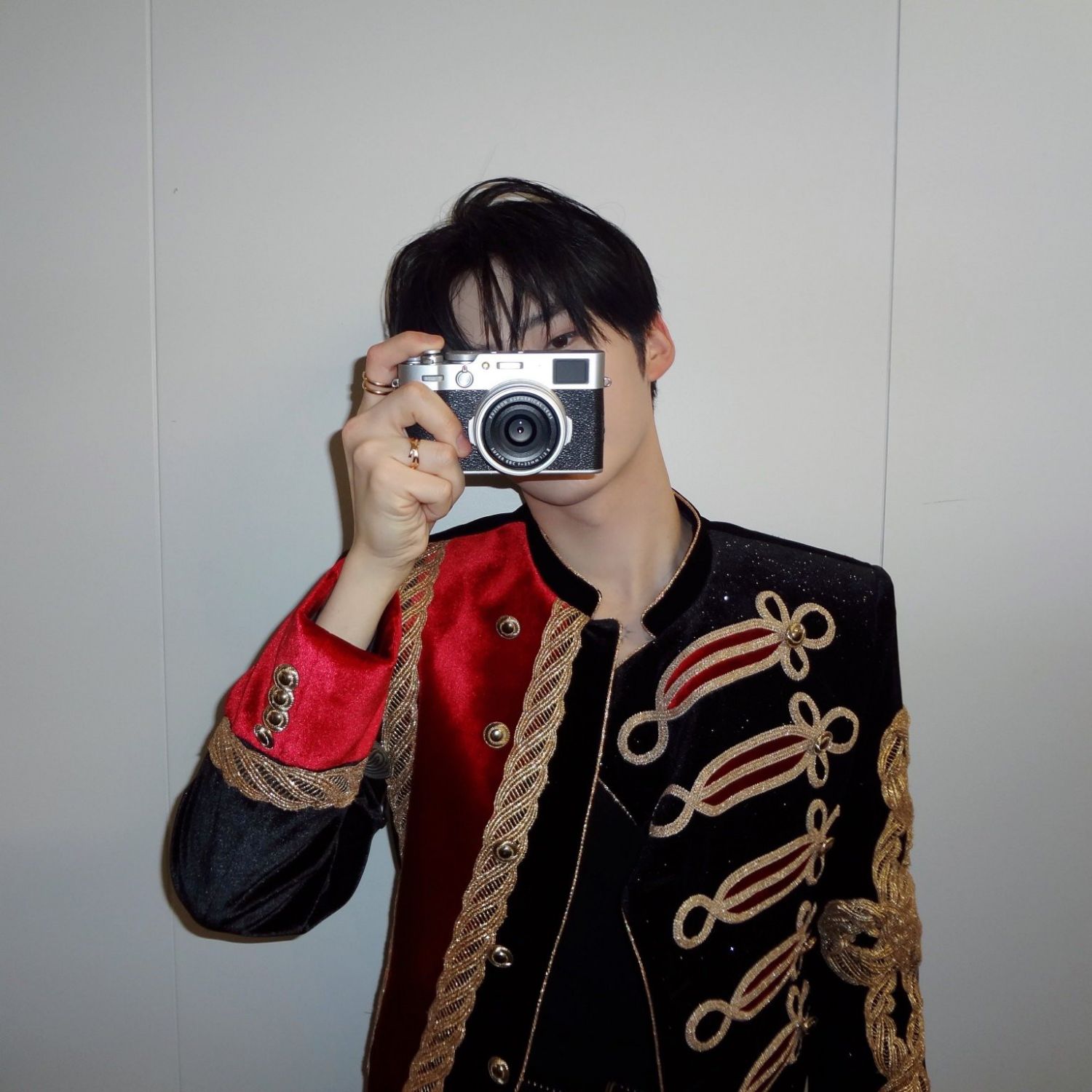 Behind-the-scenes cut of Sung Hanbin (ZEROBASEONE)