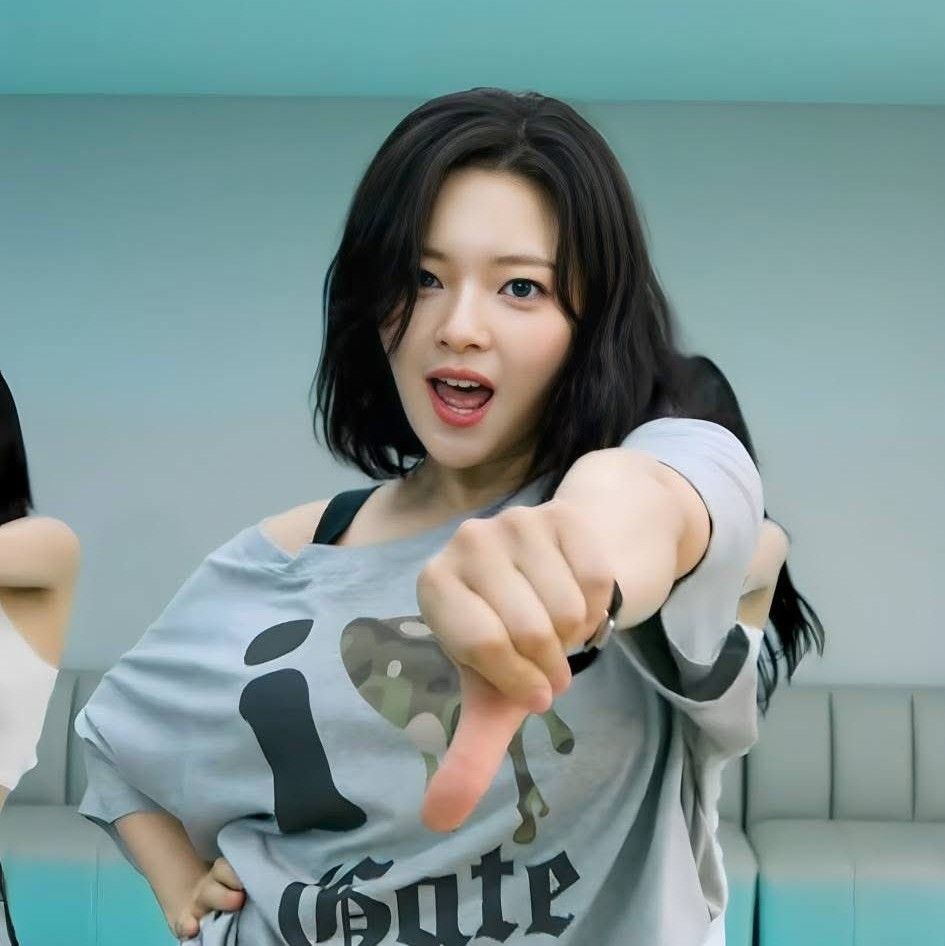 A moment captured by Jeongyeon (TWICE)'s fan