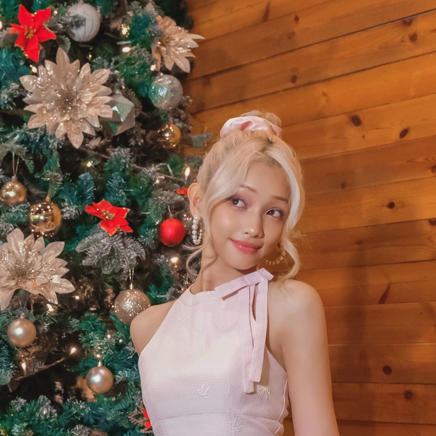 A moment captured by Gehlee (UNIS)'s fan