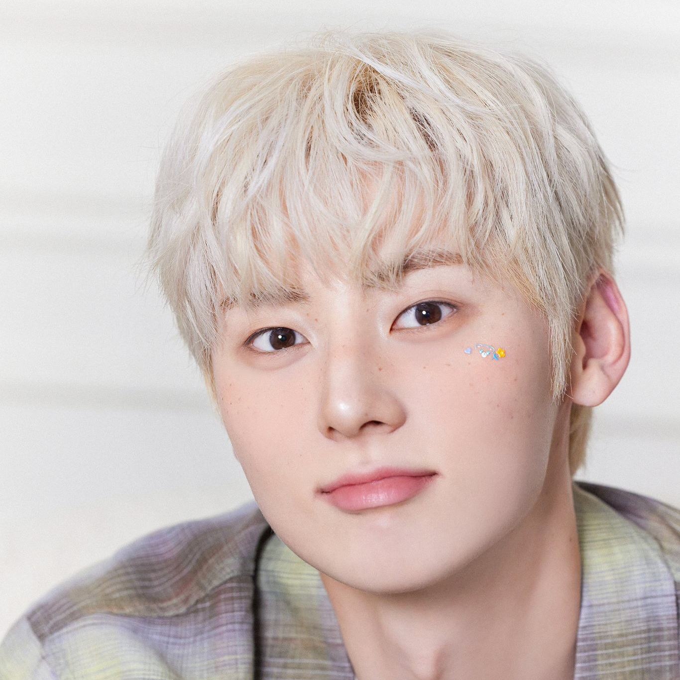 A moment captured by Hwang Minhyun's fan