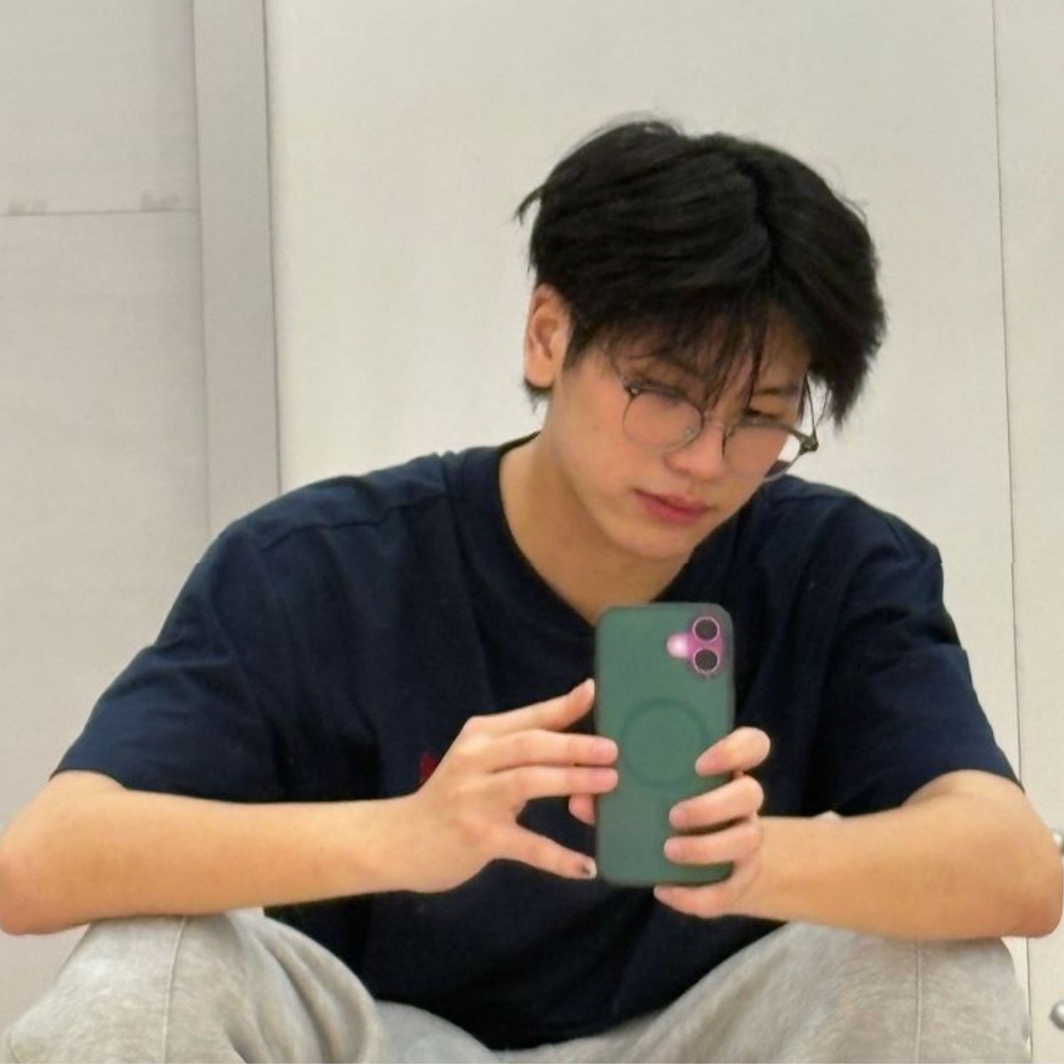 Behind-the-scenes cut of Shen (NexT1DE)