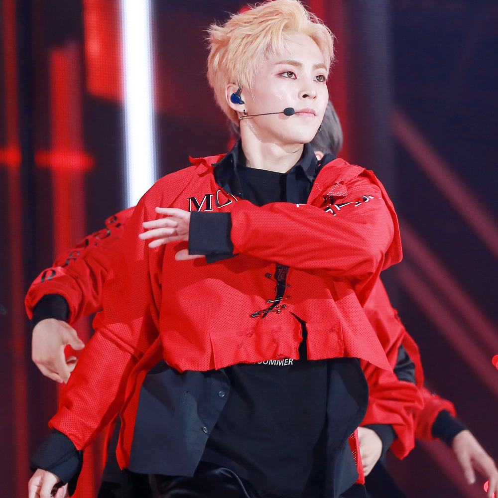 A moment captured by Xiumin (EXO)'s fan