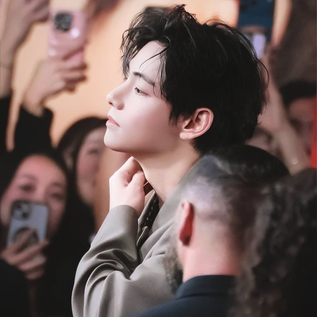 뷔 (방탄소년단)의 비하인드 컷