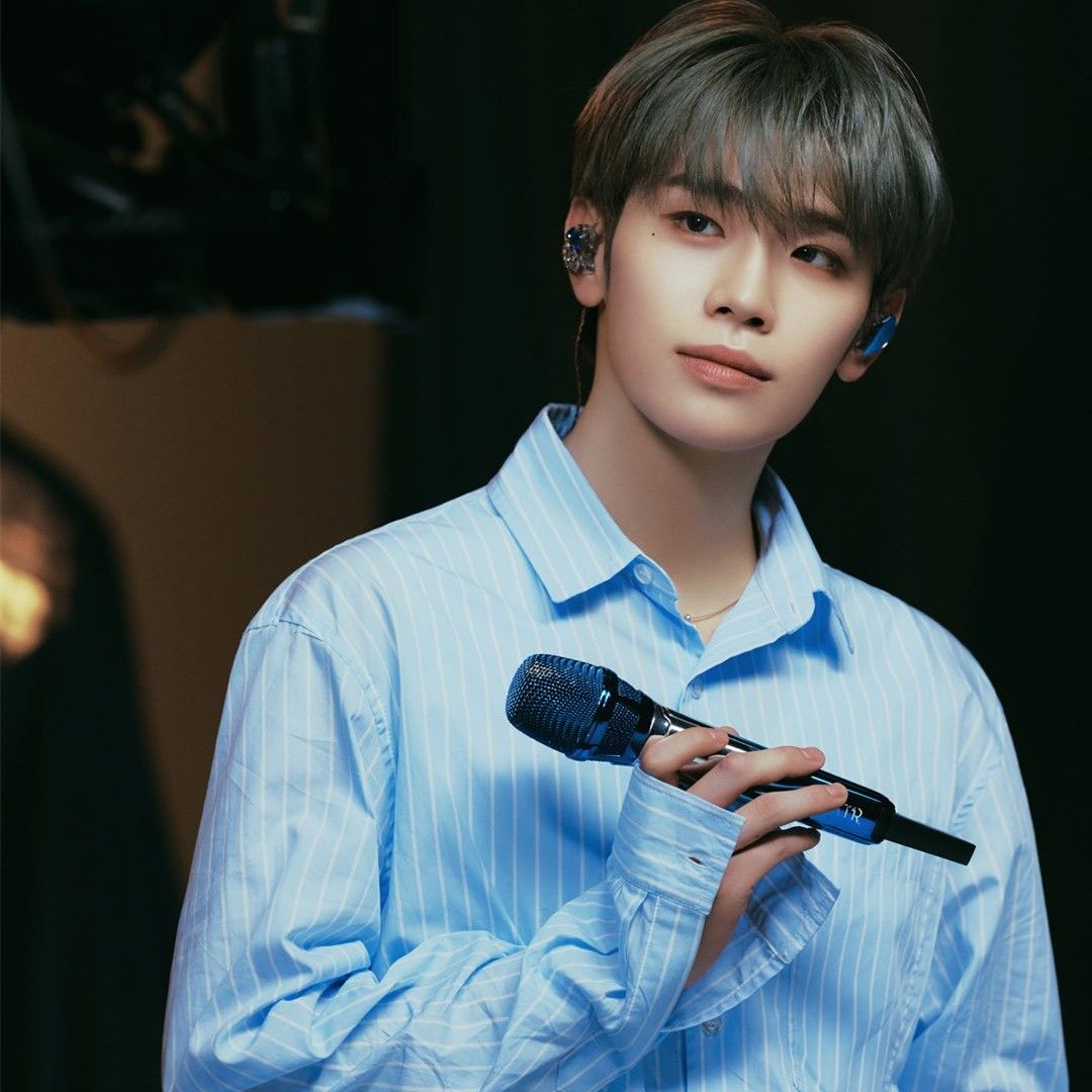 Recent activity shot of Kim Taerae (ZEROBASEONE)